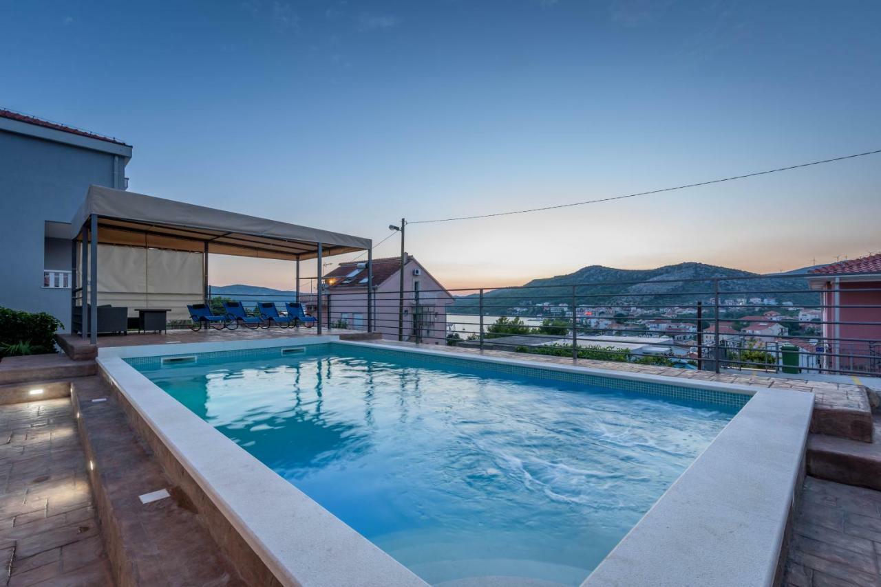 Lahor With Private Pool Villa