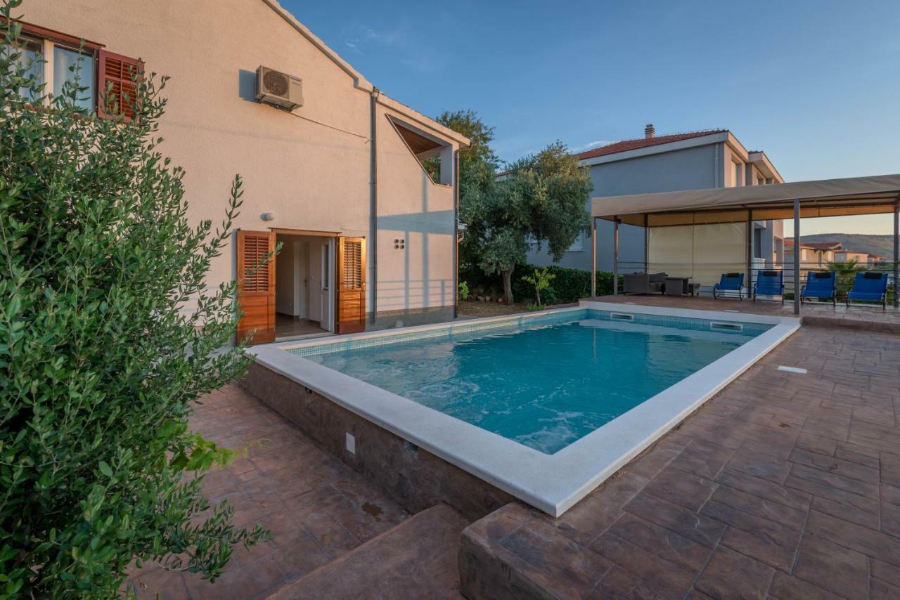 Lahor With Private Pool Villa