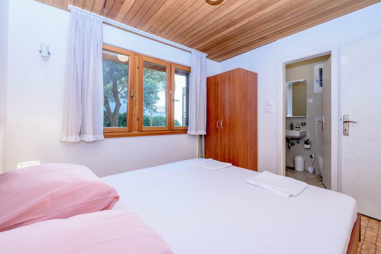 Villa Lahor With Private Pool Seget Vranjica