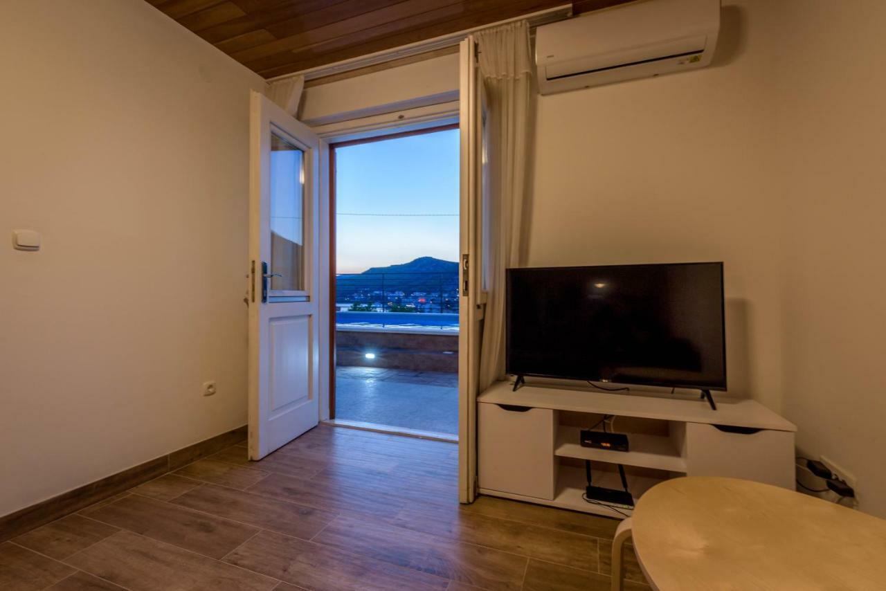 Lahor With Private Pool Villa