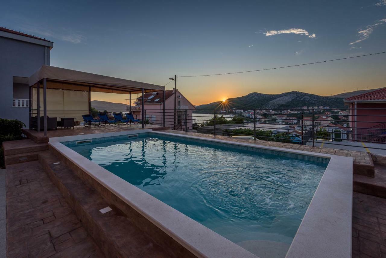 Lahor With Private Pool Seget Vranjica